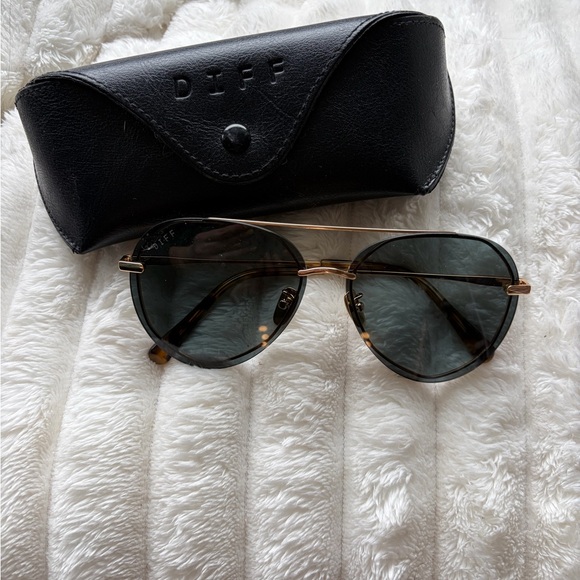 NWOT Diff Aviators - Picture 2 of 4